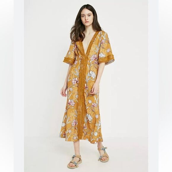 Finders Keepers Floral Lace Midi Dress Size Small - Picture 3 of 13